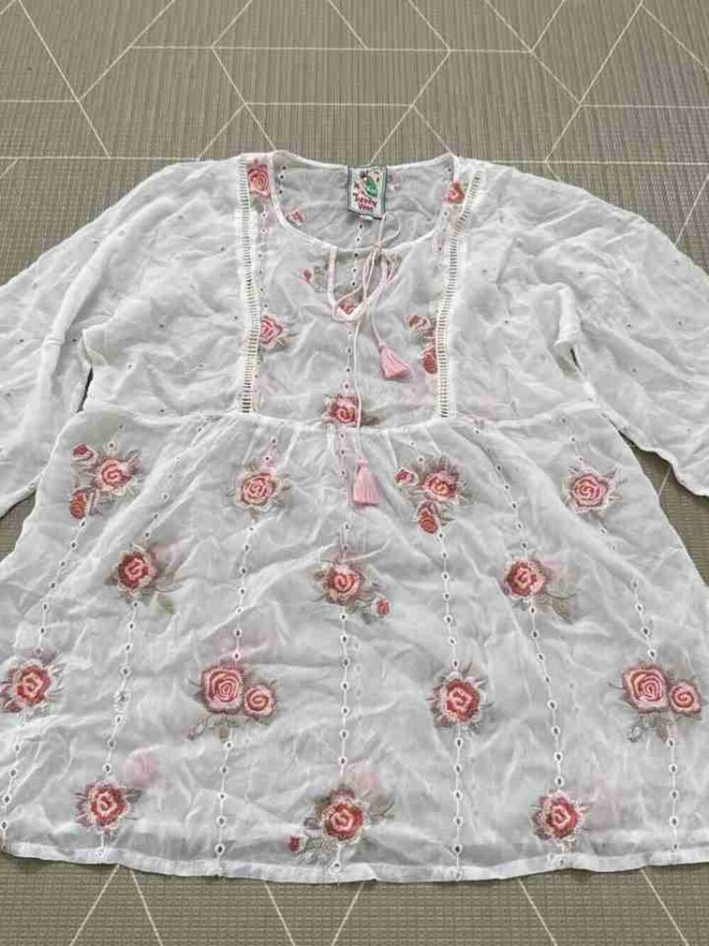 White Floral Embroidered Tassel 3/4 Sleeve Tunic Top